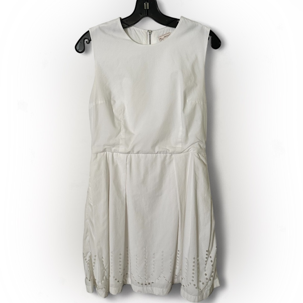Gap design white sleeveless dress